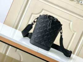 Picture of Louis Vuitton Mens Bags _SKUfw135550225fw